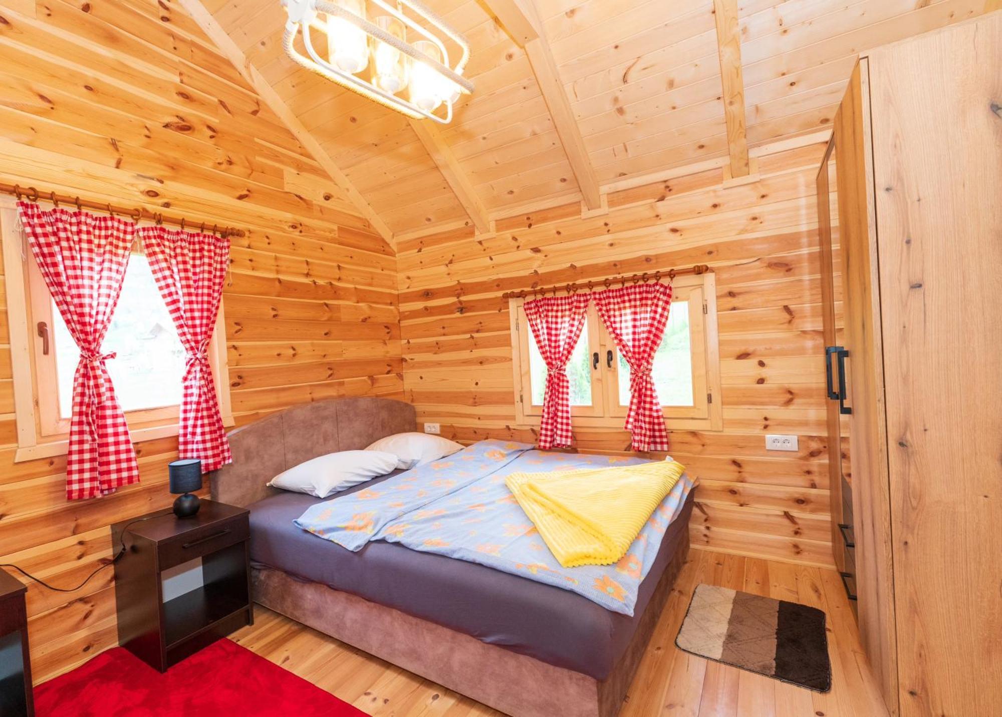 Будинок відпочинку Salerno Camp Плав