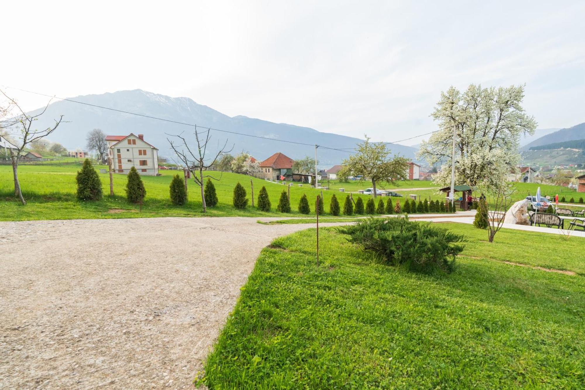 Salerno Camp Будинок відпочинку Плав